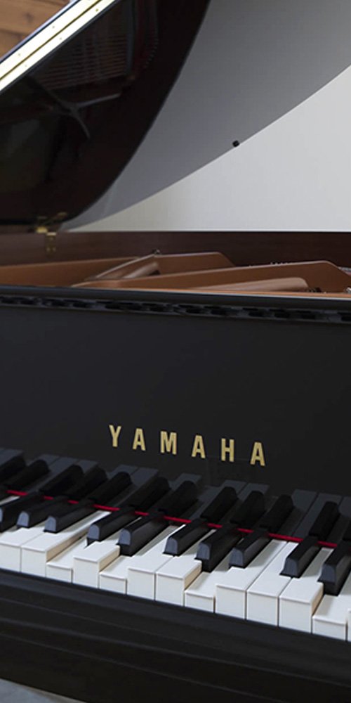Yamaha Disklavier GC1 biely lesk